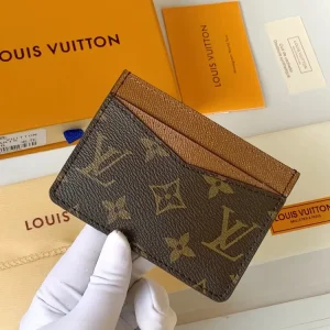 LOUIS VUITTON (24 OPTIONS)