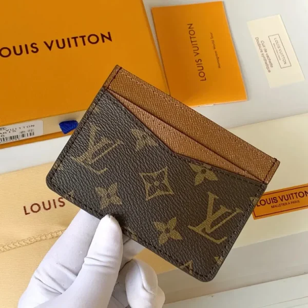 LOUIS VUITTON (24 OPTIONS)